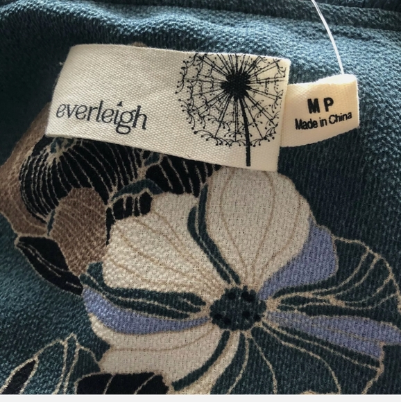 NWT Everleigh Ruffle Wrap Blouse Floral peasant t6 - Picture 4 of 4